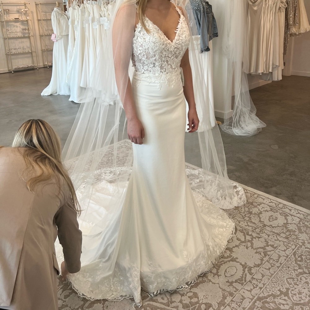 Elegant White Lace Wedding Dress